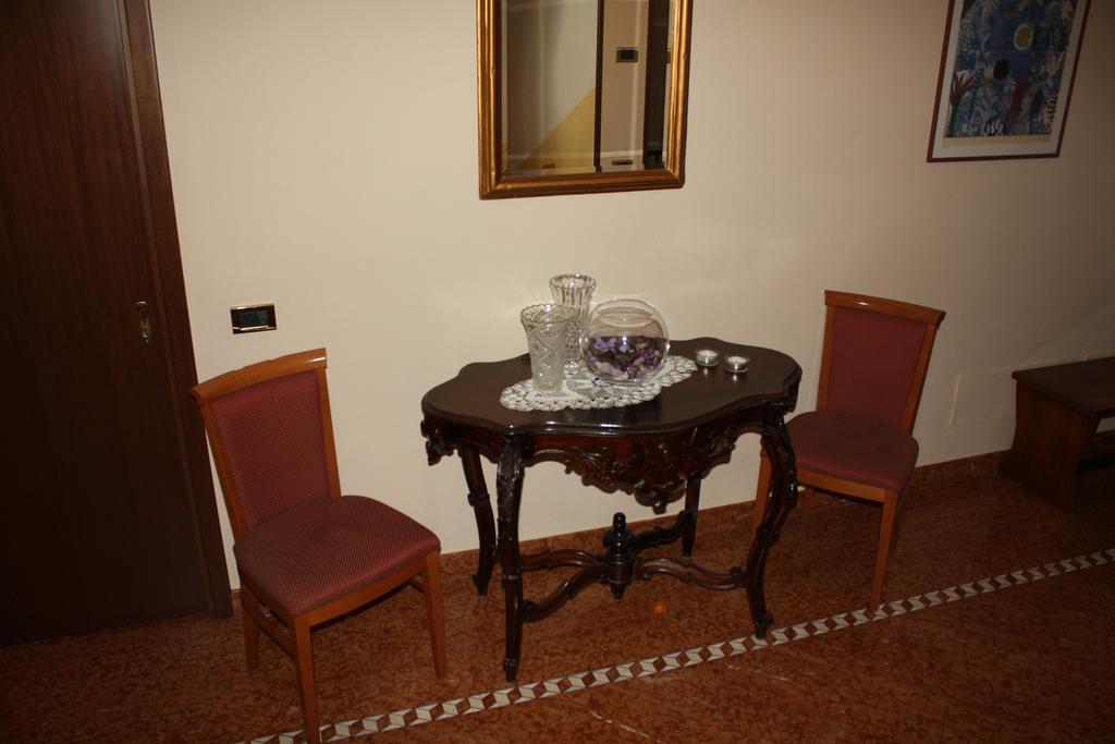 Albergo Ristorante Punta Dell'Est Clusane Extérieur photo
