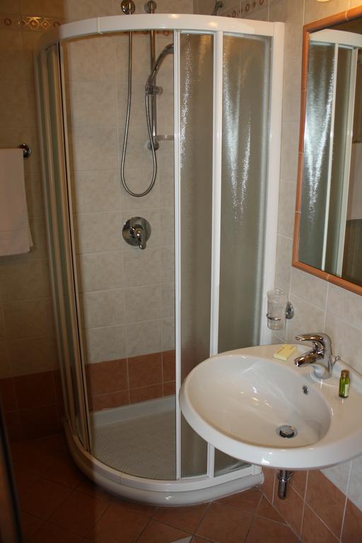 Albergo Ristorante Punta Dell'Est Clusane Chambre photo