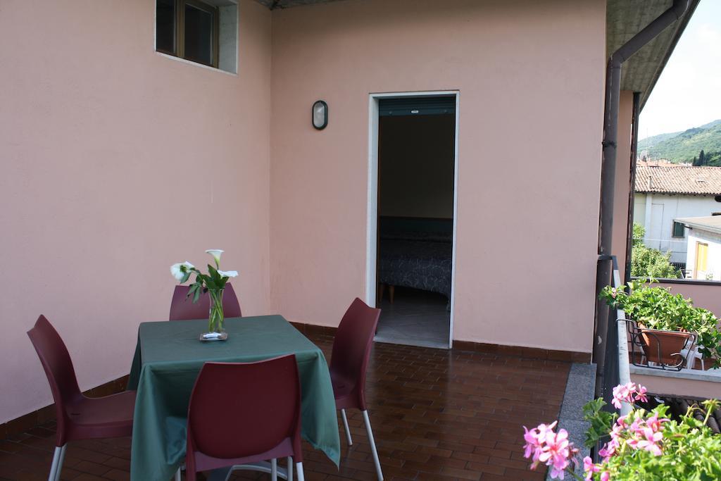 Albergo Ristorante Punta Dell'Est Clusane Extérieur photo