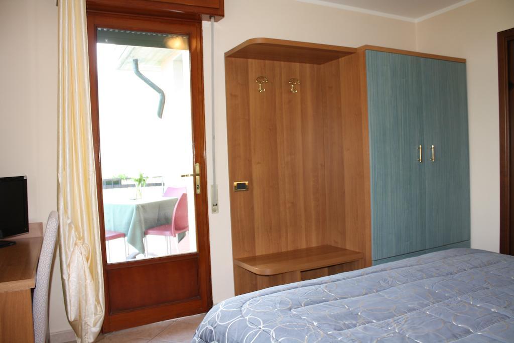 Albergo Ristorante Punta Dell'Est Clusane Extérieur photo