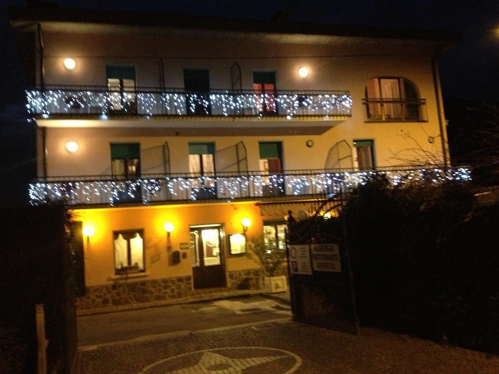 Albergo Ristorante Punta Dell'Est Clusane Extérieur photo