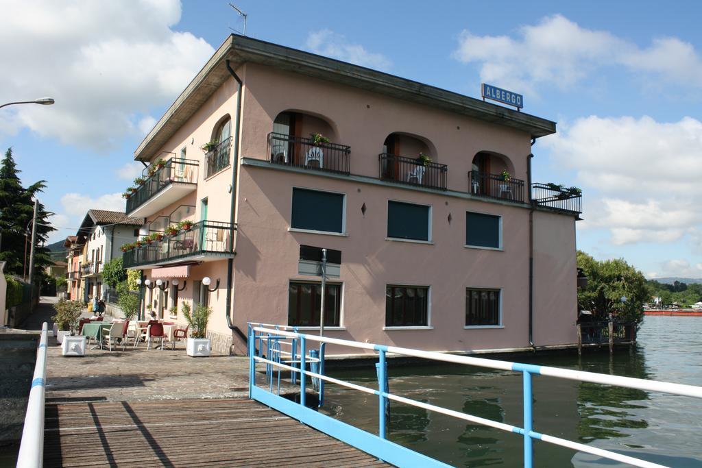 Albergo Ristorante Punta Dell'Est Clusane Extérieur photo